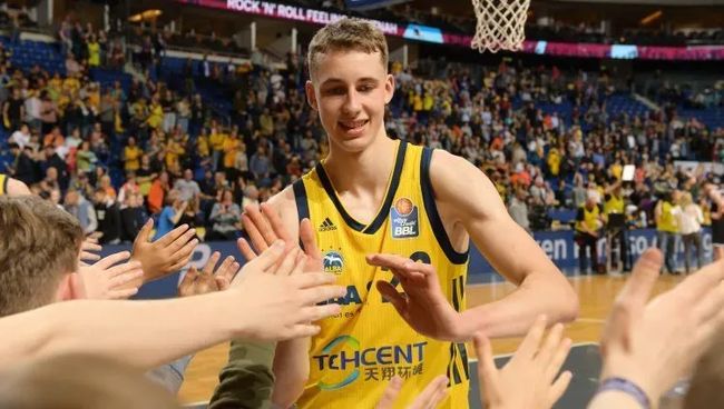 临场冷静的 临场冷静的